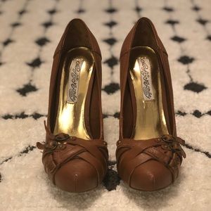 Brown platform heels • size 6